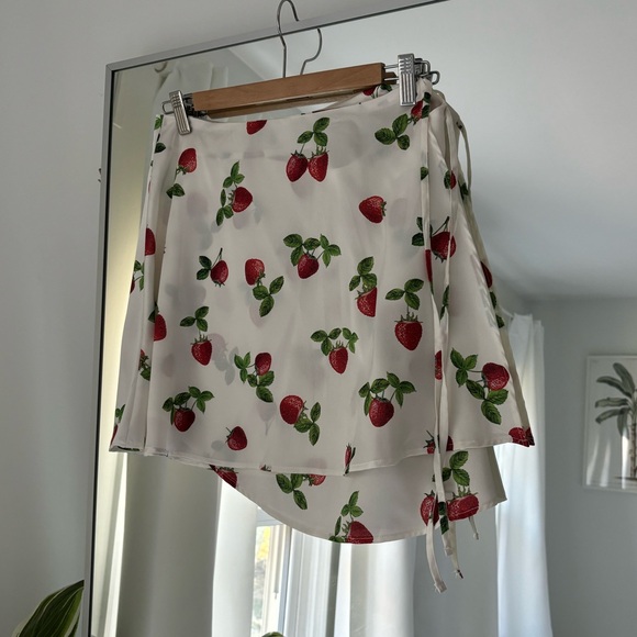 ASOS strawberry print wrap-around skirt - Picture 2 of 6